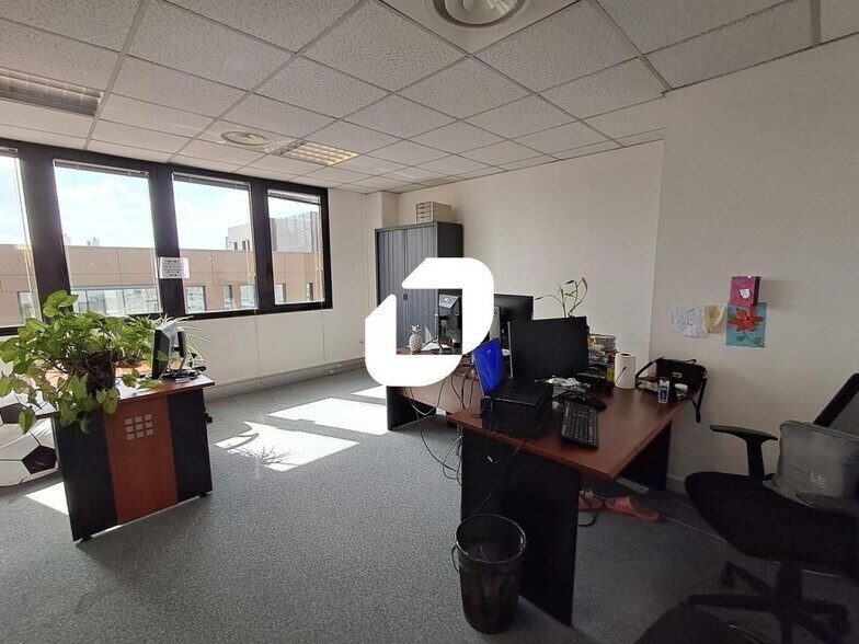 Office in Arcueil for sale - Building Photo - Image 3 of 22