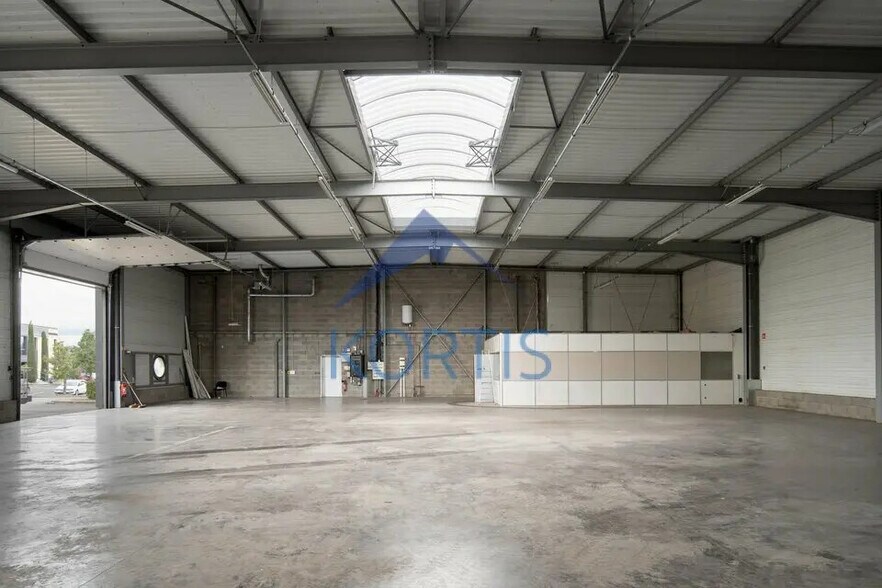 Light Industrial in Arnas to rent - Building Photo - Image 2 of 4