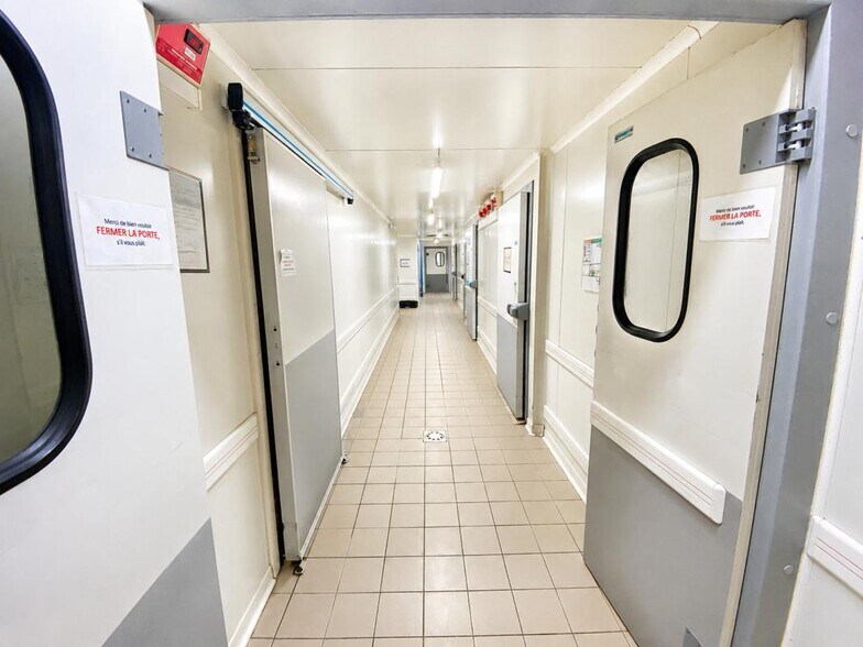 Light Industrial in Montreuil to rent - Building Photo - Image 3 of 5