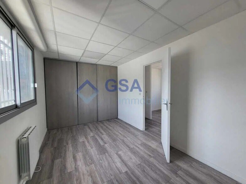 Office in Lisses to rent - Interior Photo - Image 3 of 4