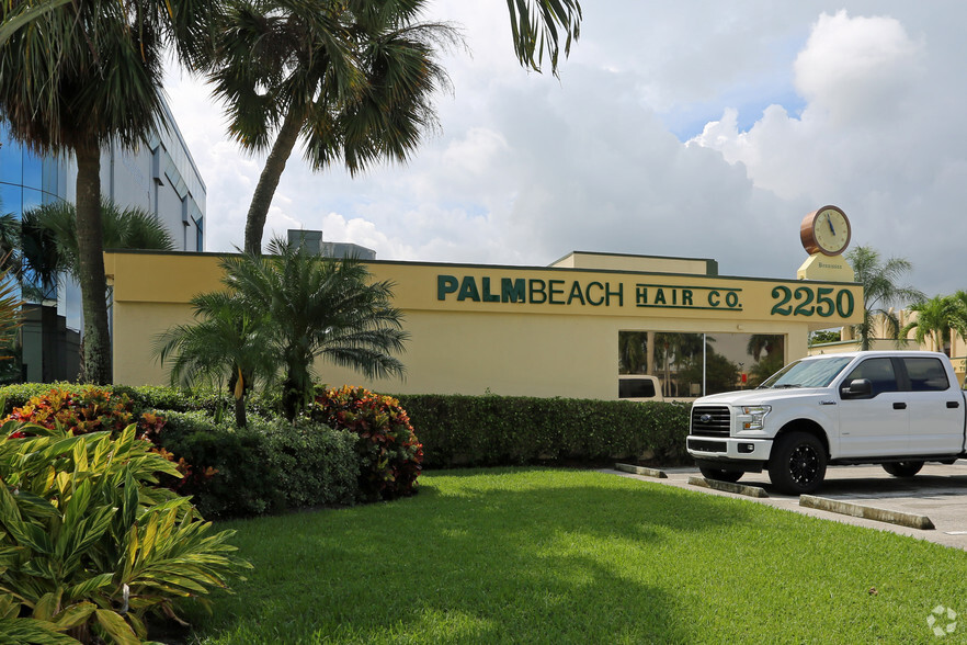 2250-2260 Palm Beach Lakes Blvd, West Palm Beach, FL for rent - Primary Photo - Image 1 of 25