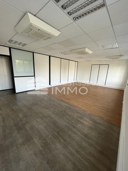 Office in Nanterre to rent - Interior Photo - Image 3 of 5