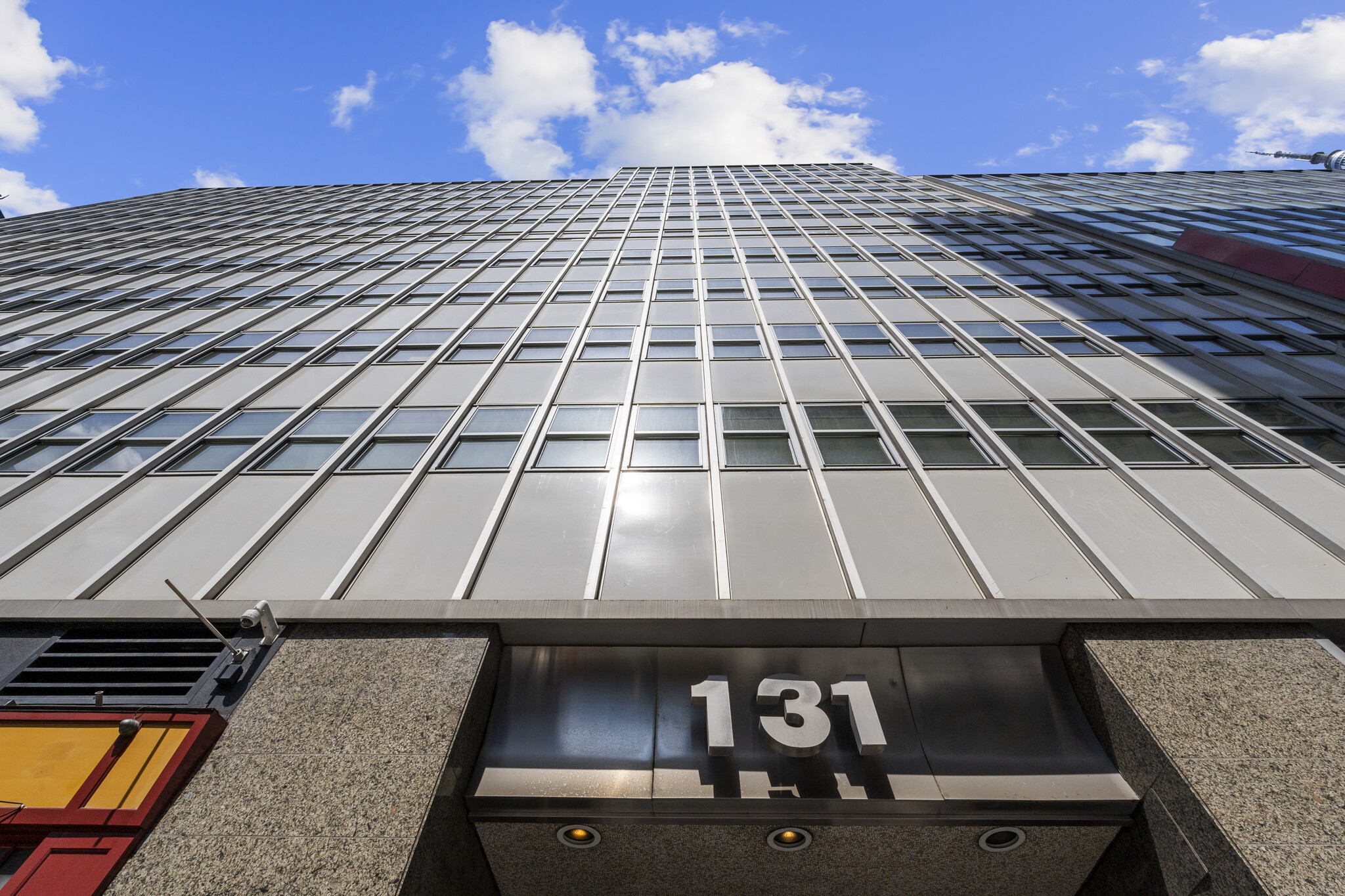 131 W 33rd St, New York, NY for rent Building Photo- Image 1 of 3