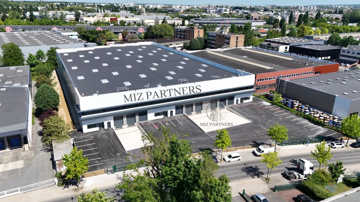 Industrial in Le Blanc Mesnil to rent Aerial- Image 1 of 9