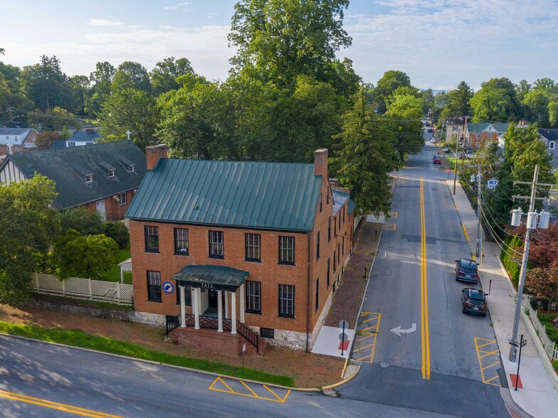 201 E Washington St, Charles Town, WV for sale - Building Photo - Image 1 of 1