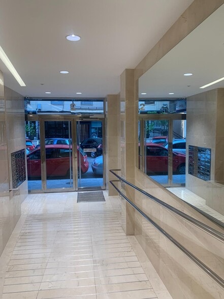 Calle Ángel Barrios, 2, Granada, Granada to rent - Lobby - Image 3 of 11