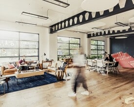Fleming Way, Isleworth to rent Interior Photo- Image 1 of 4