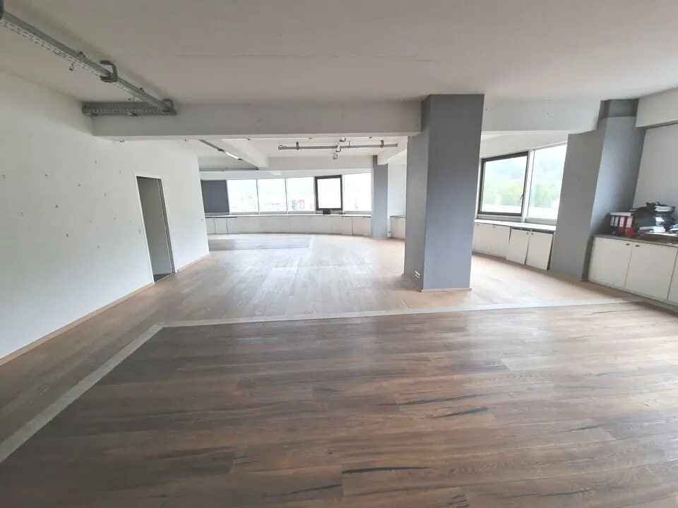 Vente Bureaux 140 m² - Photo 1