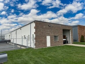 629-631 Minnesota Dr, Troy, MI for rent Building Photo- Image 1 of 2