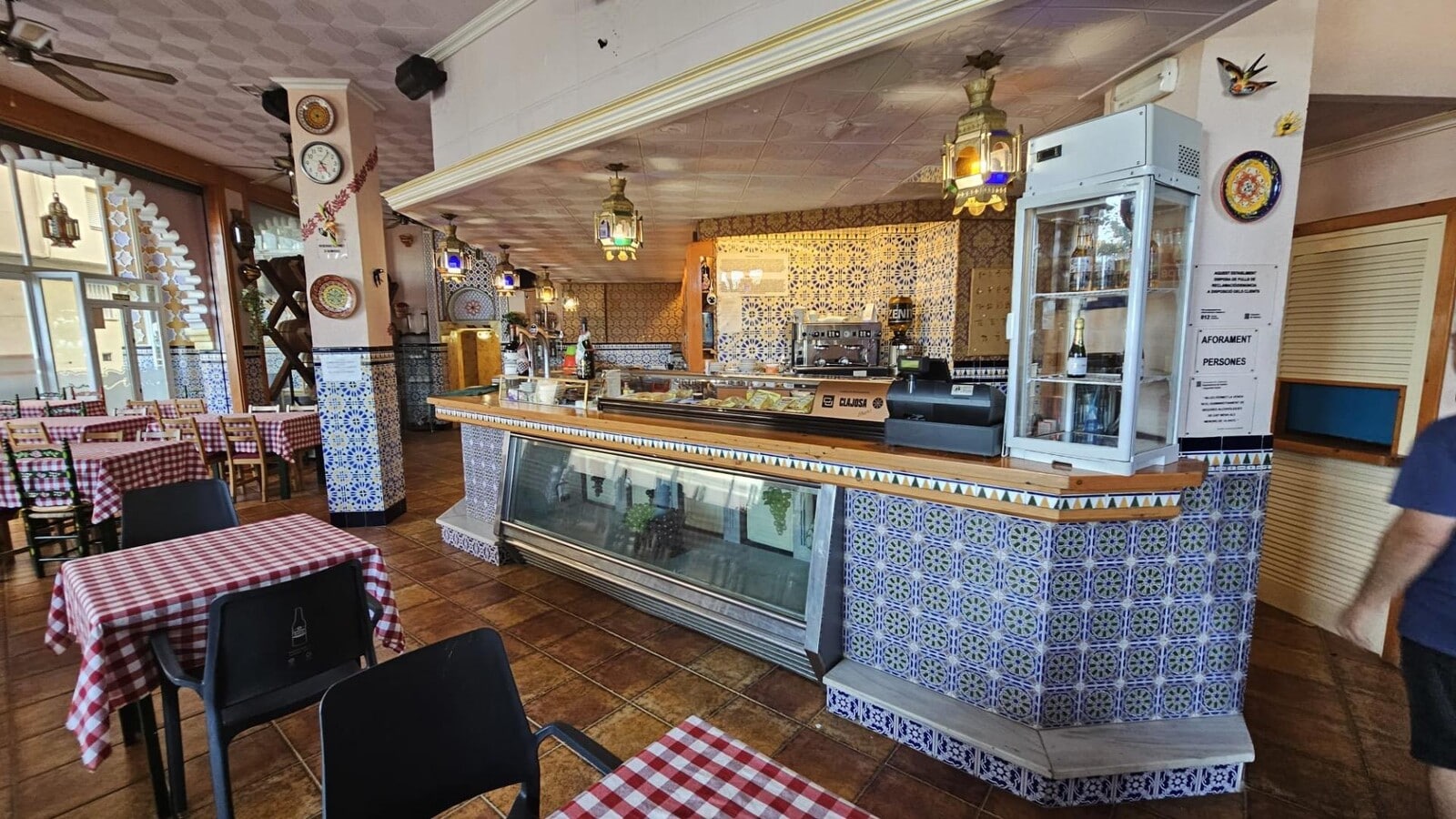 Pineda de Mar, BAR 08397 - Unit 1 - - Interior Photo - Image 2 of 18