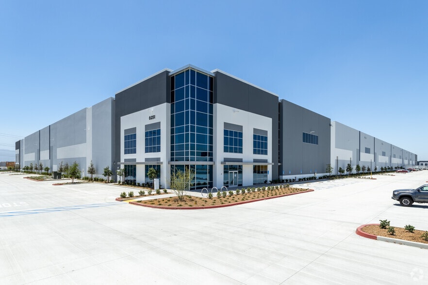 6251 Archibald Ave, Eastvale, CA to rent - Primary Photo - Image 1 of 1