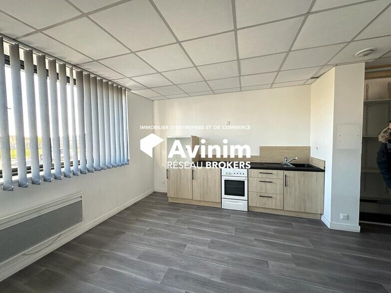 Office in Le Mesnil-Amelot to rent - Interior Photo - Image 3 of 8