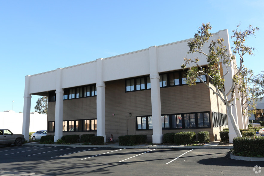 2461-2495 E Orangethorpe Ave, Fullerton, CA for rent - Building Photo - Image 3 of 7