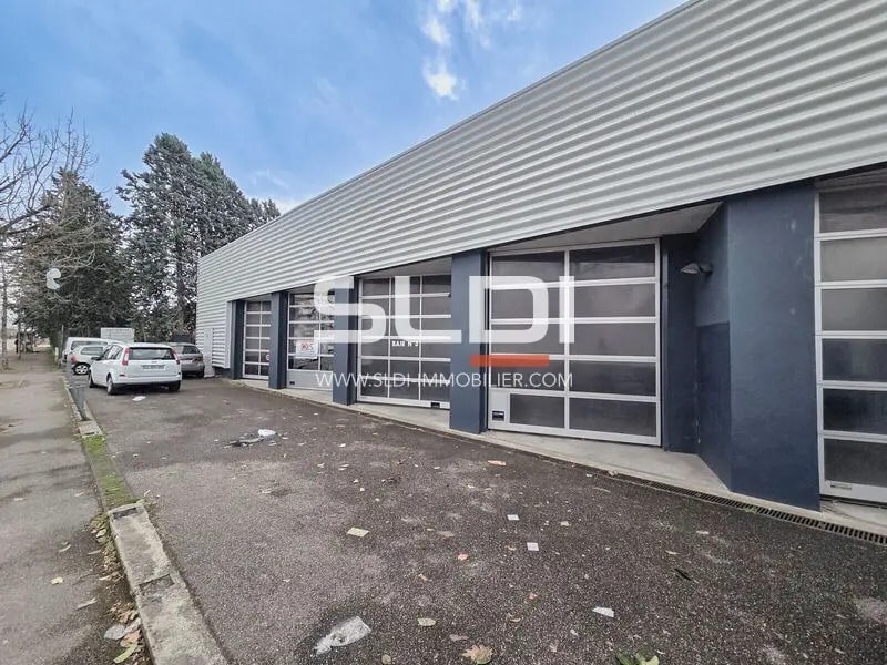 Office in Vénissieux to rent Building Photo- Image 1 of 9