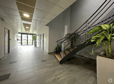 Office in Saint-Priest to rent Interior Photo- Image 1 of 28
