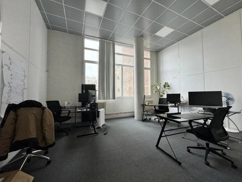 Office in Montreuil to rent - Interior Photo - Image 3 of 19