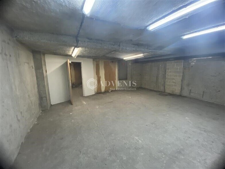 Industrial in Maisons Alfort to rent - Interior Photo - Image 2 of 6
