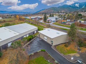 698 Tolman Creek Rd, Ashland, OR for rent Building Photo- Image 2 of 7