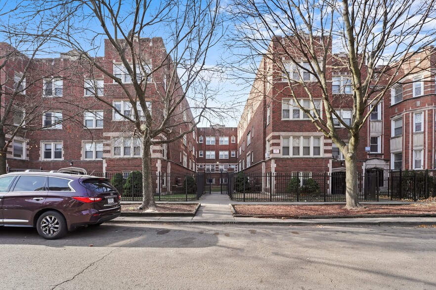 7648 S Phillips Ave, Chicago, IL for sale - Building Photo - Image 2 of 9