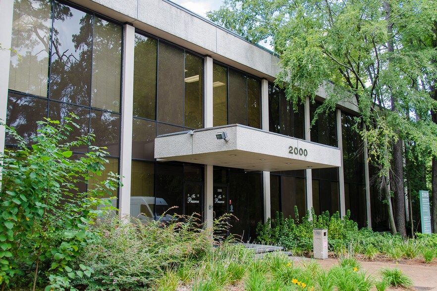 2000 N Loop Fwy W, Houston, TX to rent - Building Photo - Image 1 of 7