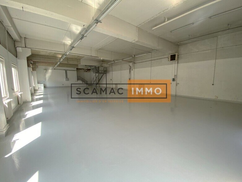 Industrial in Lognes to rent - Building Photo - Image 1 of 7