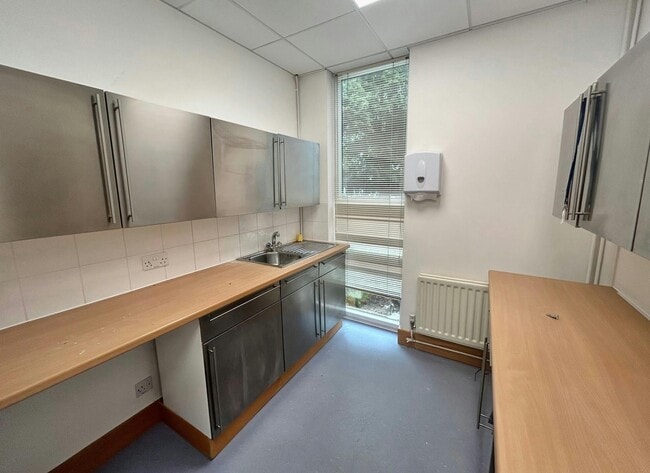 More details for 61 Chertsey Rd, Woking - Office to Rent