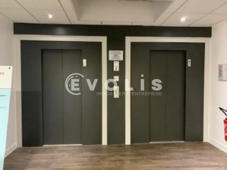 148-156 Rue Gallieni, Boulogne-Billancourt to rent - Lobby - Image 3 of 4