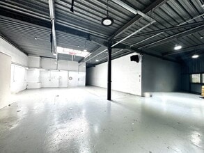 Light Industrial in Pantin for sale Interior Photo- Image 2 of 5