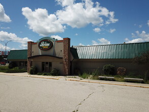 3280 University Ave, Waterloo, IA for sale Building Photo- Image 1 of 1