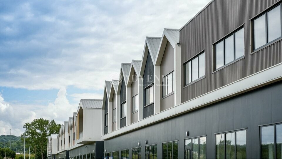 Light Industrial in Aubergenville for sale Building Photo- Image 1 of 13