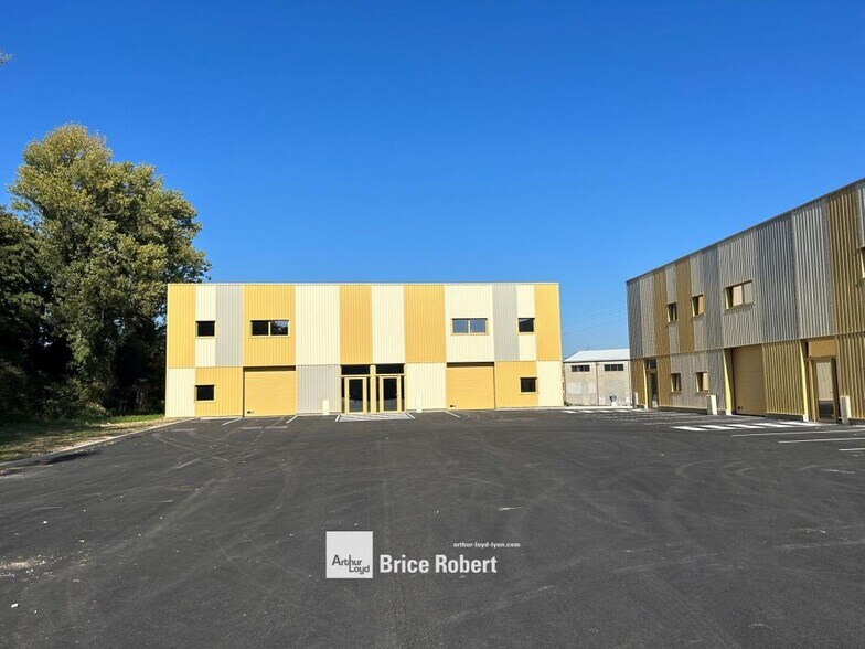 Light Industrial in Saint-Genis-Laval to rent - Building Photo - Image 3 of 6