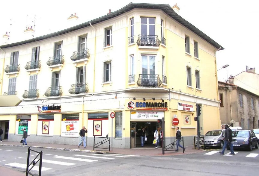 71 Boulevard De La République, Cannes to rent - Building Photo - Image 2 of 10