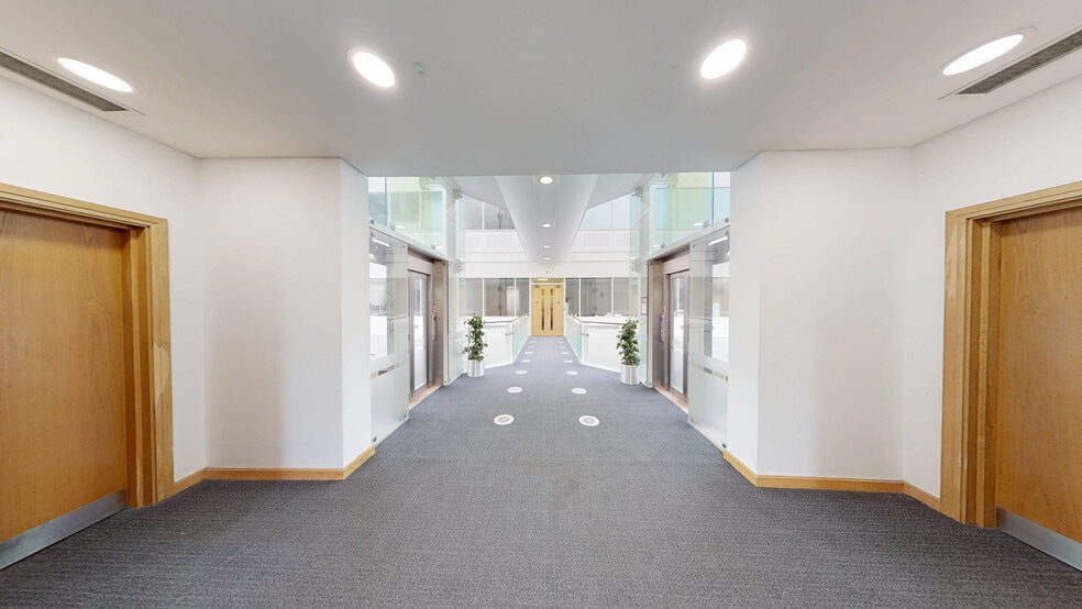 2 Arlington Sq, Bracknell to rent - Matterport 3D Scan - Image 3 of 25