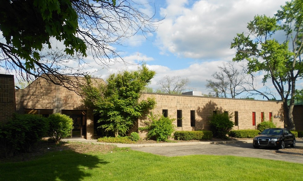 25240 Lahser Rd, Southfield, MI for rent - Primary Photo - Image 1 of 5