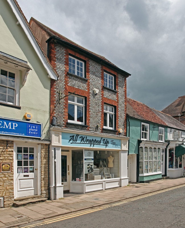 More details for 8 Buttermarket, Thame - Retail to Rent