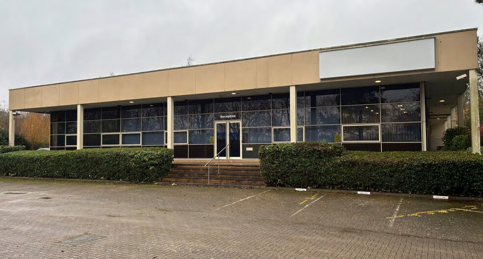 Sunrise Pky, Milton Keynes to rent - Building Photo - Image 2 of 5