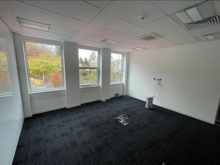 90 Hills Rd, Cambridge to rent - Building Photo - Image 3 of 8