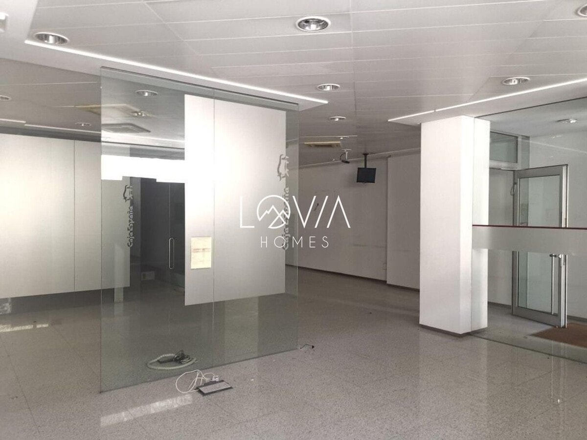 Sevilla, SEV 41003 - - - Interior Photo - Image 2 of 6