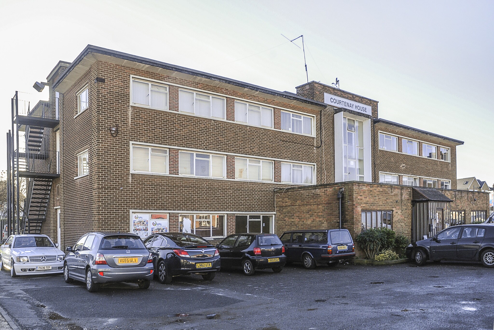 10-11 Courtenay Rd, Wembley for sale Primary Photo- Image 1 of 1