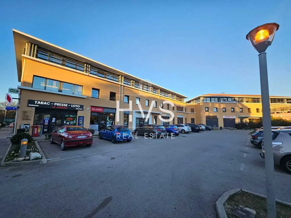 Location Commerce 79 m² à 1 124 m² - Photo 1