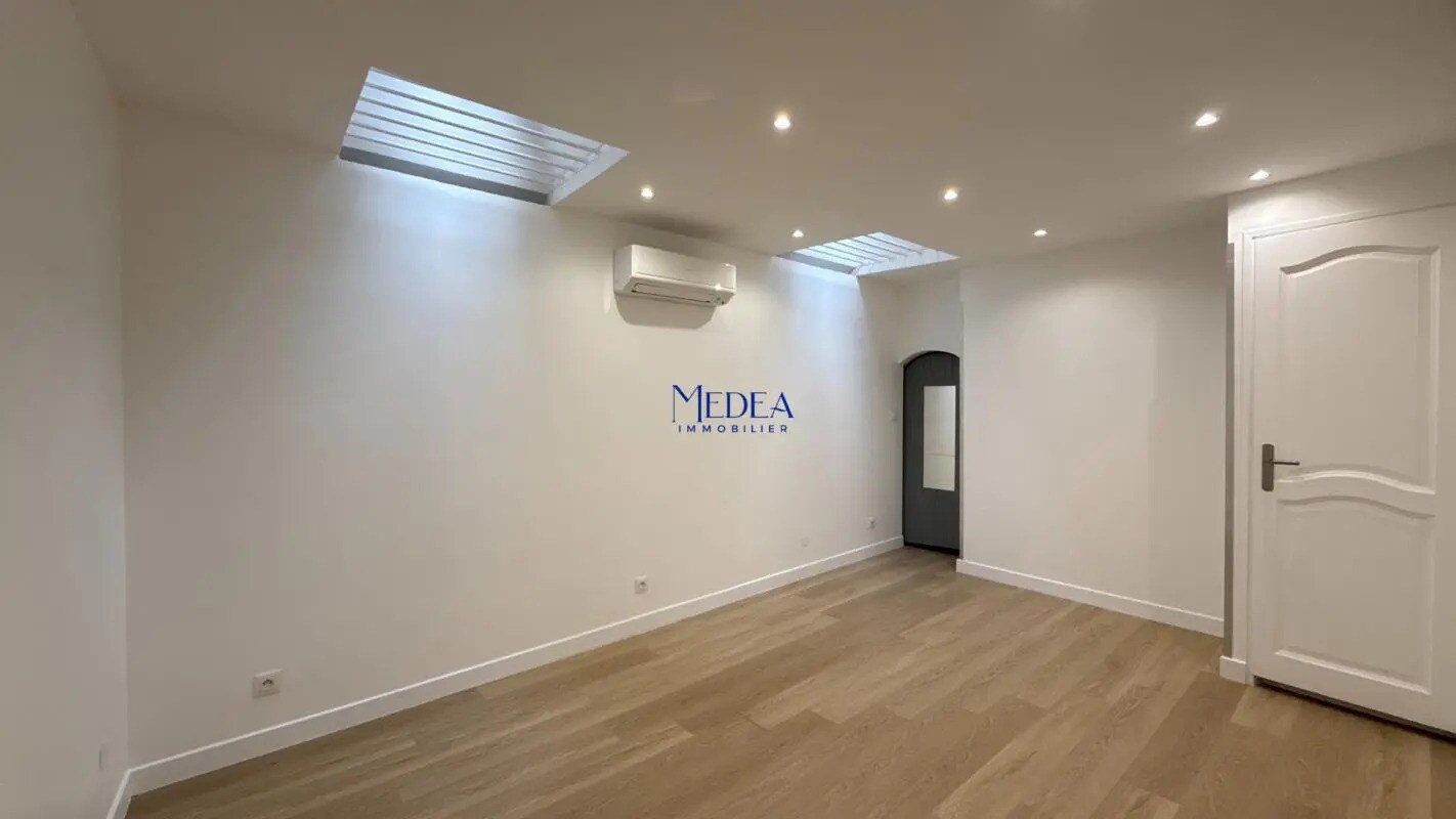 Office in Marseille to rent Interior Photo- Image 1 of 6