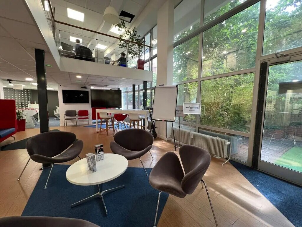 Location Bureaux 410 m² - Photo 1
