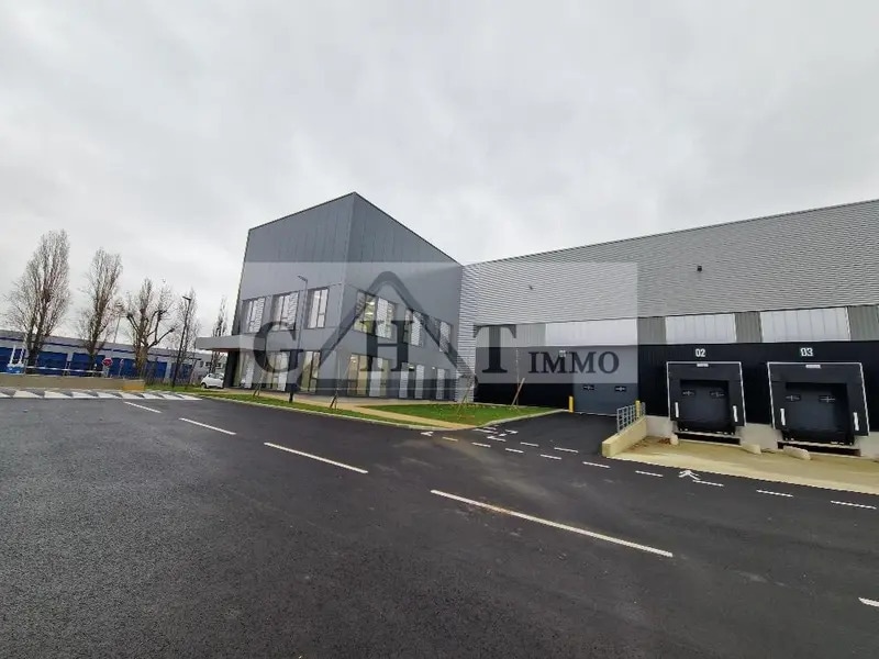 Industrial in La Courneuve to rent Building Photo- Image 1 of 8