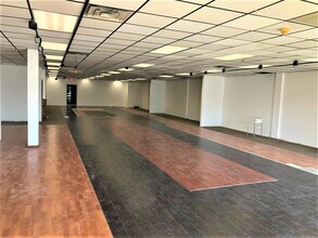 1307-1313 E Rand Rd, Arlington Heights, IL to rent Interior Photo- Image 2 of 2