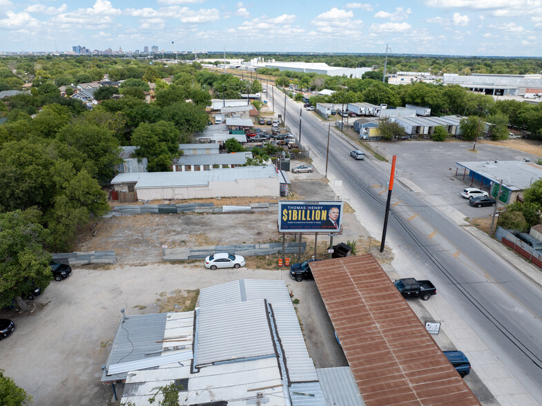 2131 Frio City rd, San Antonio, TX for sale - Building Photo - Image 3 of 5