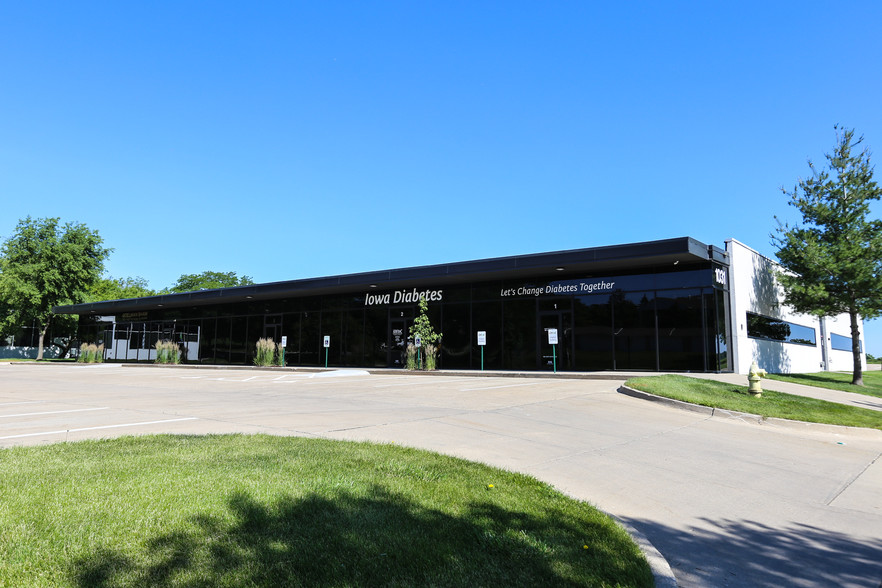 1031 Office Park Rd, West Des Moines, IA for rent - Building Photo - Image 3 of 20