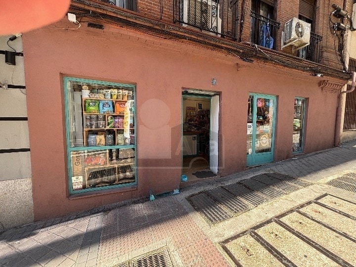 Retail in Madrid, Madrid to rent - Building Photo - Image 1 of 3