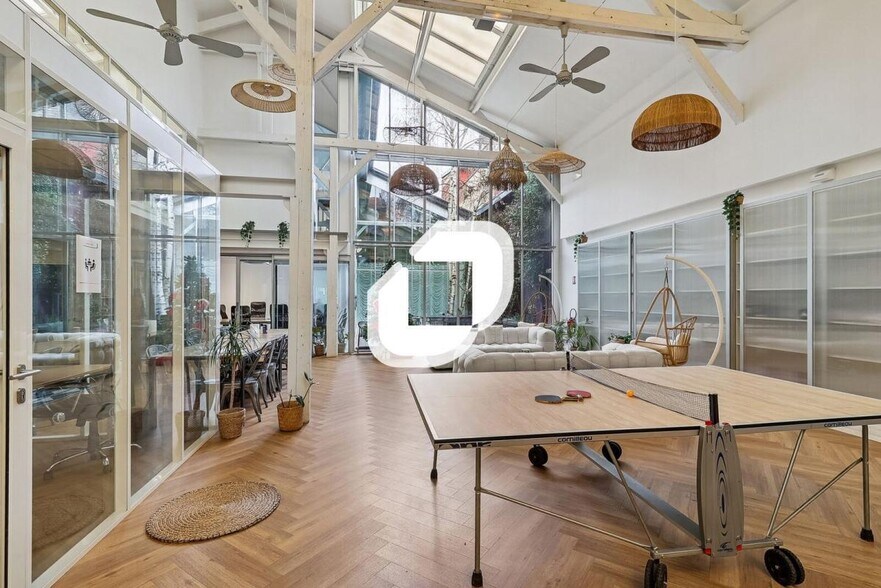 Office in Montreuil to rent - Building Photo - Image 1 of 5