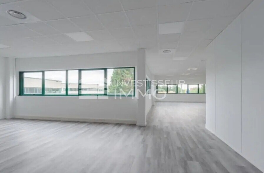 Office in Gennevilliers to rent - Interior Photo - Image 2 of 4