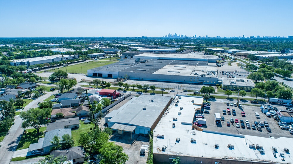 3003 Bingle Rd, Houston, TX for sale - Building Photo - Image 2 of 11